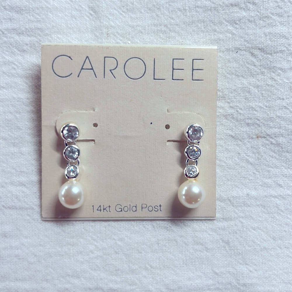 Brand new 14kt Gold Post drop earrings